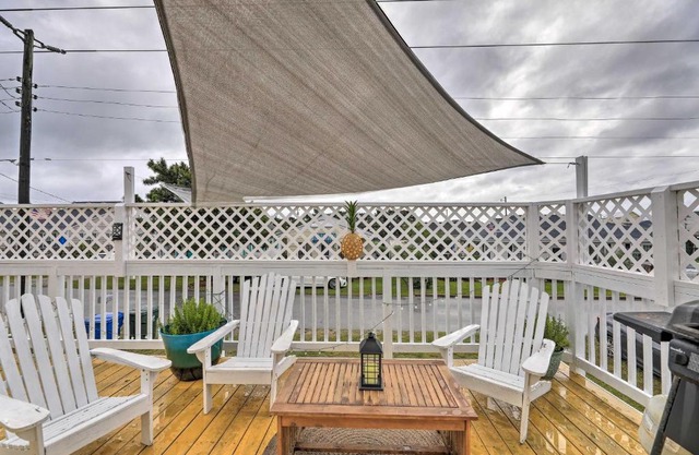 Pet-Friendly Townhome, 2 Blocks to Atlantic Beach!