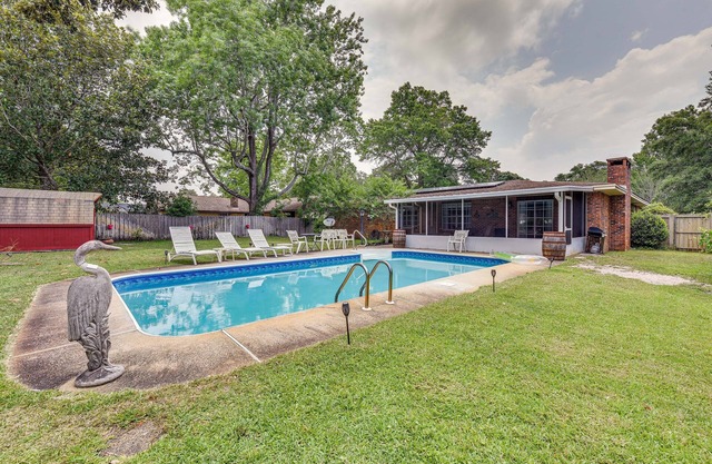 Pet-Friendly Fort Walton Beach Home w/Pool