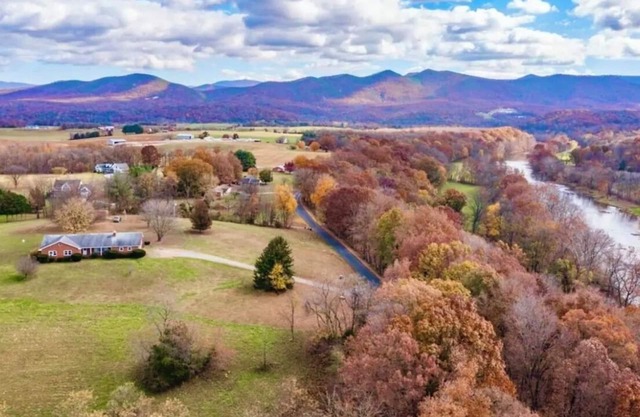 Pet Friendly, Views, Hot Tub, Firepit, Kayak, BBQ