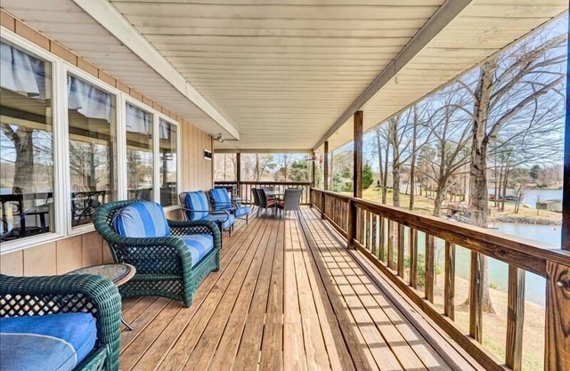 Pet Friendly, Wifi, Hot Tub & More! Come Visit "Bob Inn Cove"!