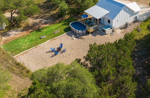 Pet Friendly with Pool and Hot Tub | Wiggle Butts Ranch #2