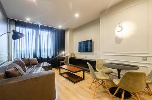 Petrovdom Apartments 17-183a in RC New York Concept House, Antonovycha 74
