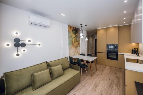 Petrovdom Apartments 18-100 in RC Poetika, 25E Degtyarivska Street, Building 3, First Collection