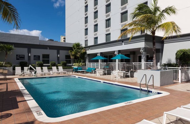 Pets are Welcome | Convenient Stay w/Free Breakfast | Near Bonnet House Museum