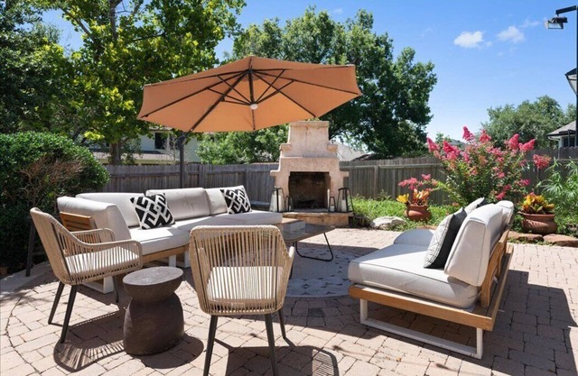 Pfun Oasis l Pool l Games l Firepit l Spacious 5 beds