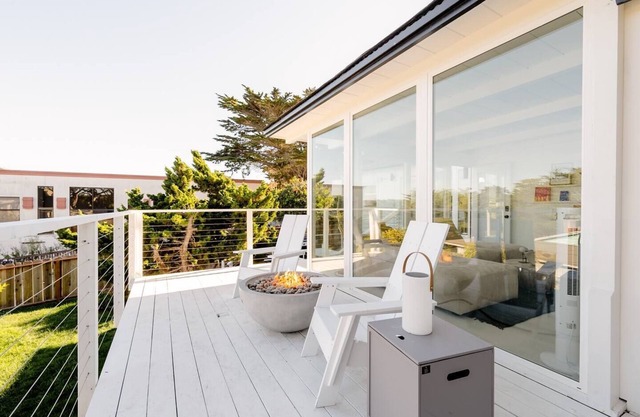 PG House: Modern Ocean Bungalow Amazing Location