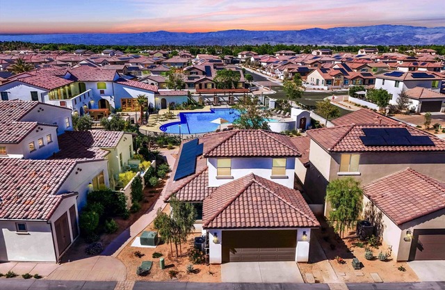 PGA210 2Bed PGA West, Pool & Hot Tub Steps Away!