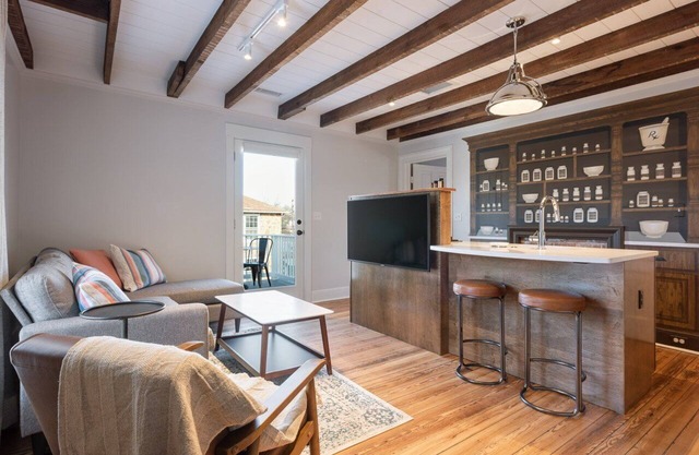 Pharmacy Apartment| Lux 30 + Rental in Dtwn Belmont