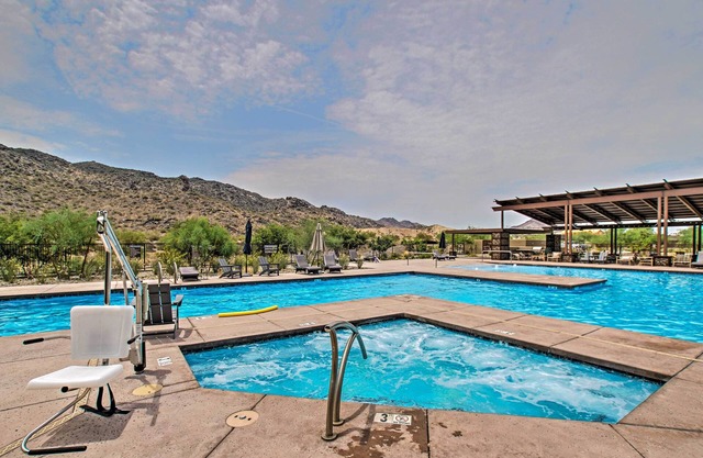 Phoenix Haven w/ Balcony, Pool & Hot Tub Access