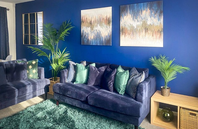 Phoenix House - Lovely and Cosy 2-bedroom house with free parking