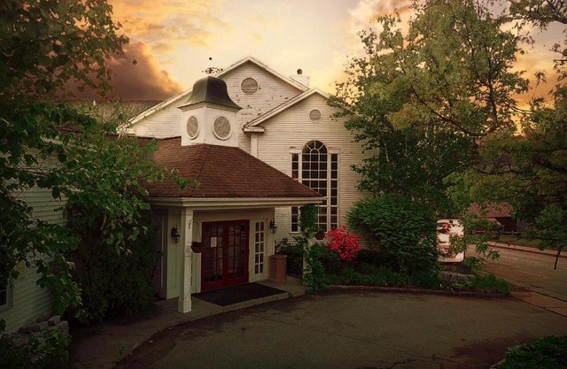 Phoenix Inn Resort