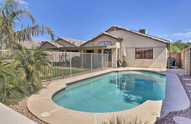 Phoenix Oasis ~ 3 Mi to State Farm Stadium!