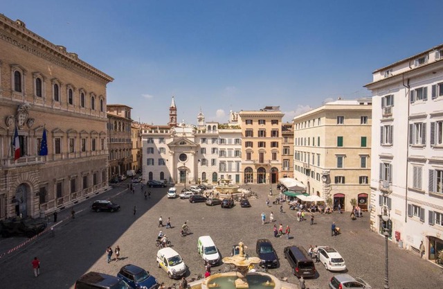 Piazza Farnese exclusive view 2 bedroom en suite