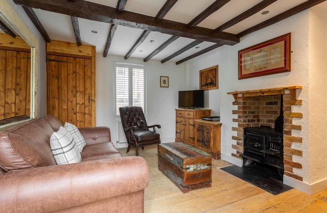 Pickwick's Place By The Sea. Dog friendly and 2 minutes walk to the beach.