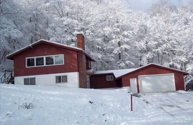Pico Mountain Resort Ski Chalet, Ski-on/Ski-Off, 4BR/2BA