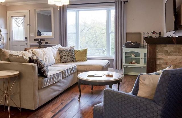 Picton Place Centrally located in downtown Picton!