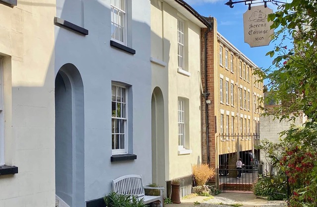 Picturesque Seaside Cottage Next to Viking Bay Broadstairs