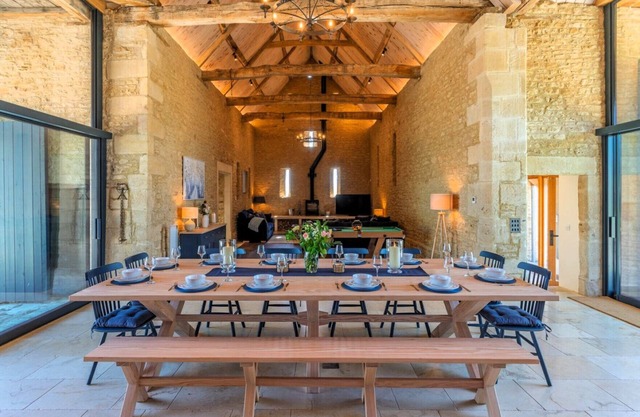 Piepards Barn - Six Bedroom House, Sleeps 12