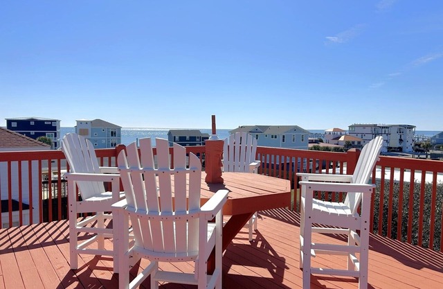 Pier View -3 Bedrooms/2 Bath/Sleeps 6/Short Walk to Beach