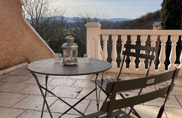 Pierres Dorées : Calme et Détente sur la Route des Vins à Deux pas de Lyon