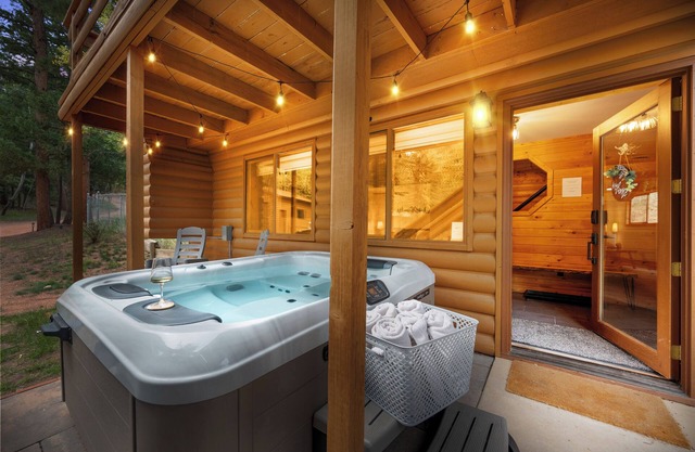 Pikes Peak Colorado Modern Cabin Retreat: Hot Tub, Arcade, Trails, Peaceful