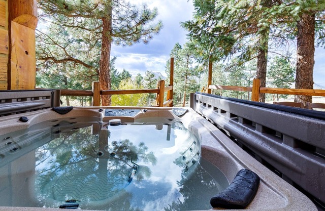 Pikes Peak Ranch - Angler's Cove Cabin