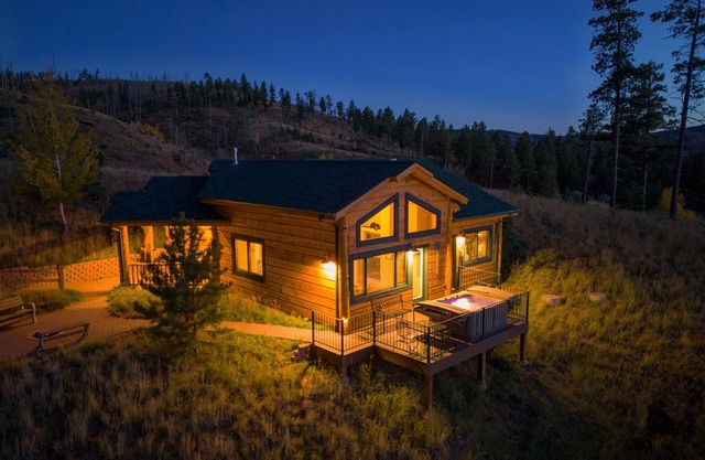 Pikes Peak Ranch - Bear Den Cabin