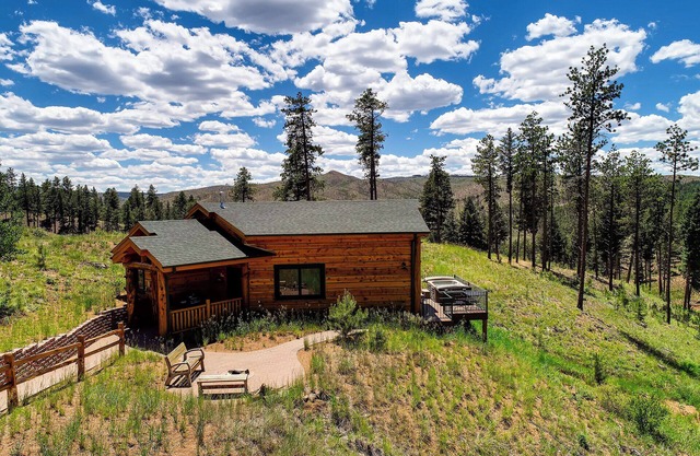 Pikes Peak Ranch - Bear Den Cabin