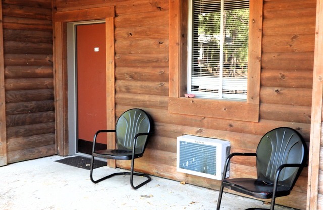 Pine 24 Kitchenette n