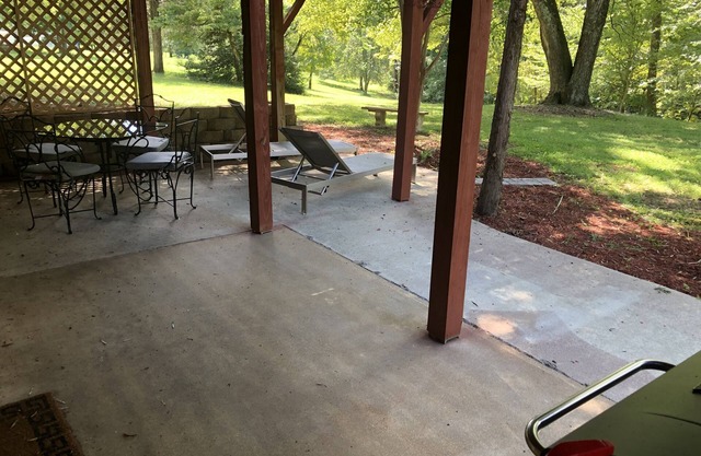 Pine Grove Apartment: Visit Monticello, wineries, UVA