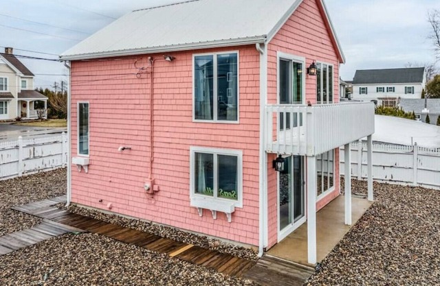 Pine Point Beach Home| Fire Pit| Walk To Beach