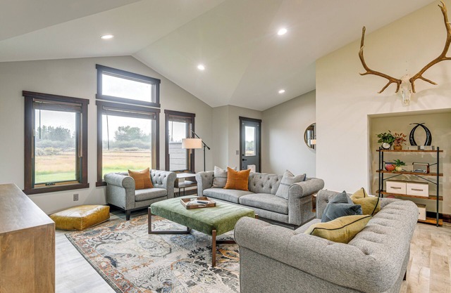 Pinedale Getaway Near Hiking, Skiing & Lakes!