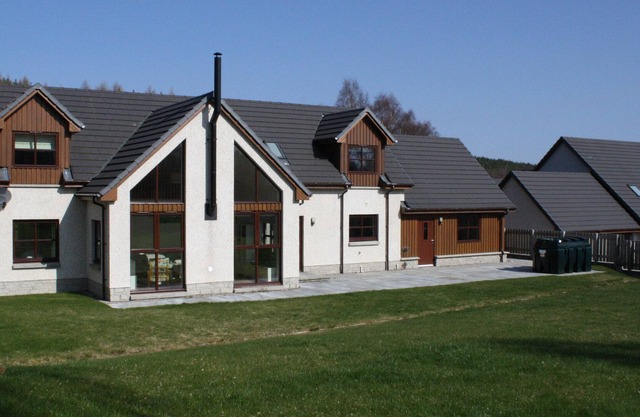 Pineways - luxury, 4 bedroom, self-catering house in Aviemore