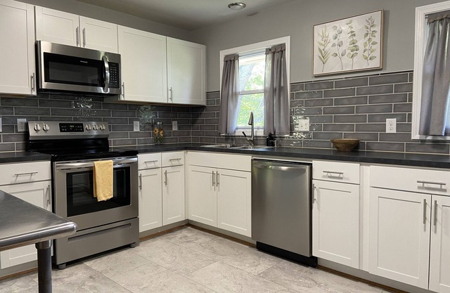 Pinnacle Cottage - 2 bedroom/1.5 bath - near Pilot Mountain State Park