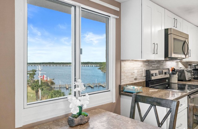 Pinnacle Port by Book That Condo