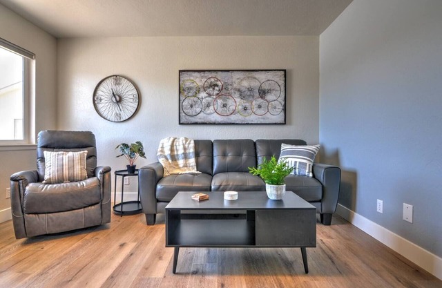 Pinyon Pines, 2-bedroom Townhome. Newly Remodeled Unit A