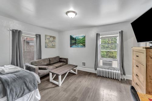 Pitcher's Paradise Apt 2-All Star Baseball Rentals
