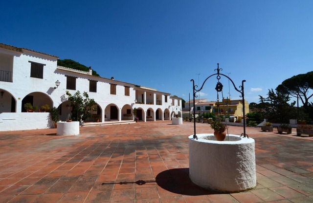 PLAÇA DELS POUS SUR