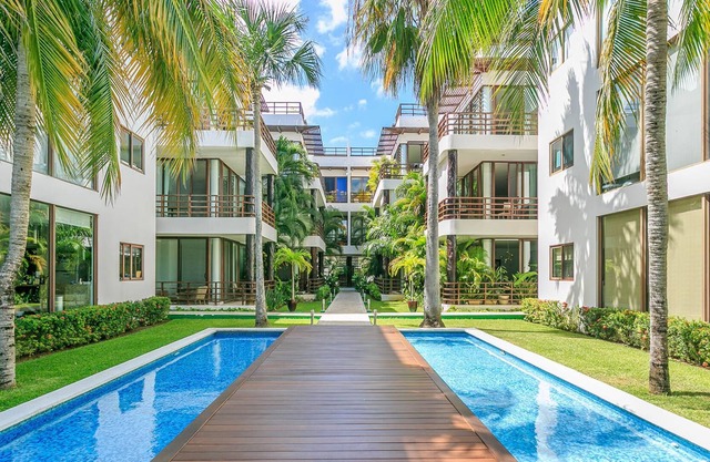 Playacar condo in complex w/a gorgeous pool lounge