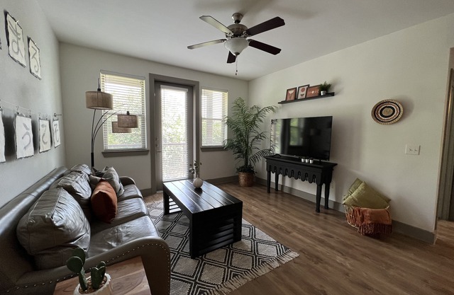 Playful Chic III @ Alcove 1 Bedroom Entire unit