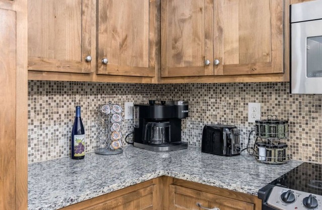 Plaza Condo: Luxe Retreat, 30 Night Minimum