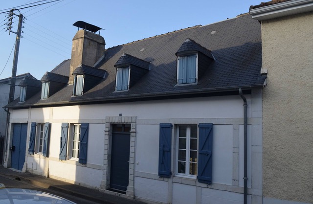 Pleasant and functional house, with courtyard and large garden in the city center