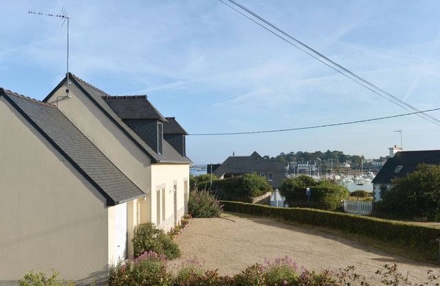 Pleasant house facing the port of Ploumanac'h Pink granite coast