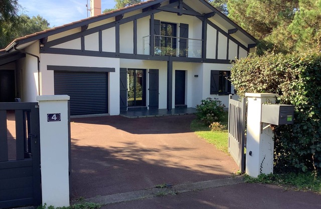 Pleasant Landes house in quiet neighborhood, ideal for family.