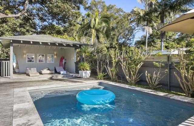 Plunge pool and flat 100m walk to beach