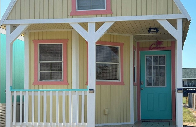 POC Cabana on Maple St. Cozy little cabin, great location.
