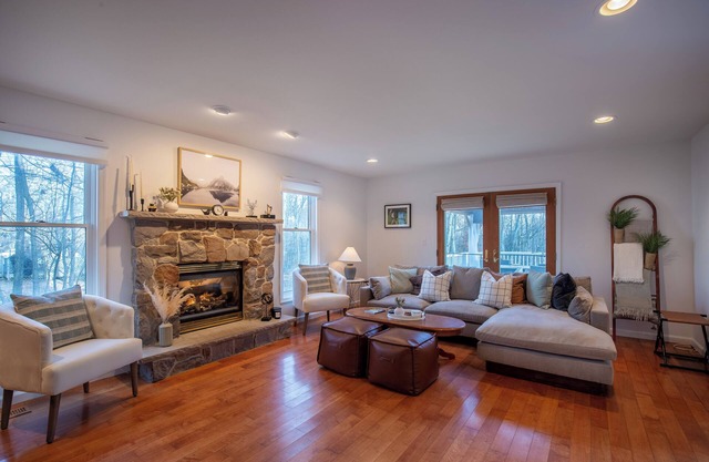 Pocono Mountains Resort Like Home, Peaceful, Relaxing, Close To All Amenities