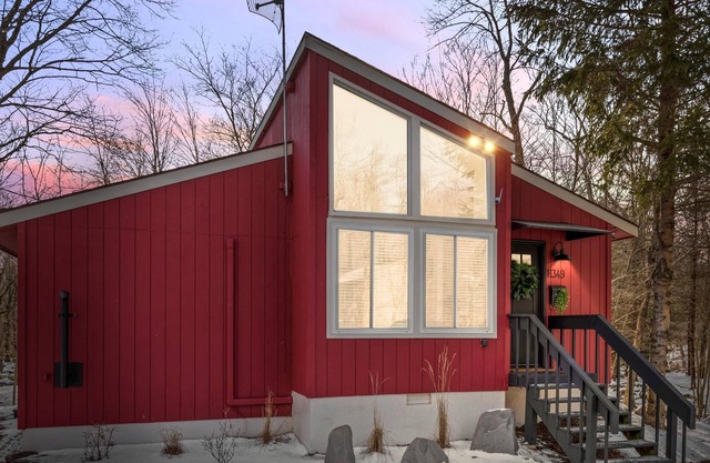 Pocono Oasis - Backs to Tobyhanna State Park!