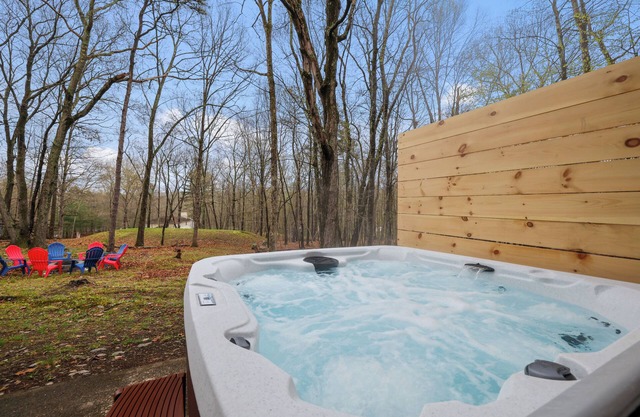 Poconos, Bushkill falls, Hot Tub, Game Room, Fire Pit Sleeps 8 Single family