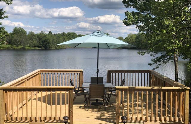 Poconos lake home front with pool/tennis/games tables near Kalahari water park